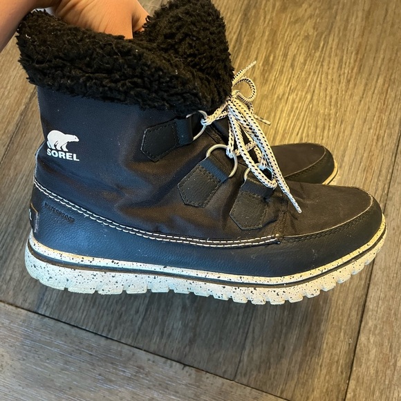 Sorel black and white boots - Picture 1 of 6